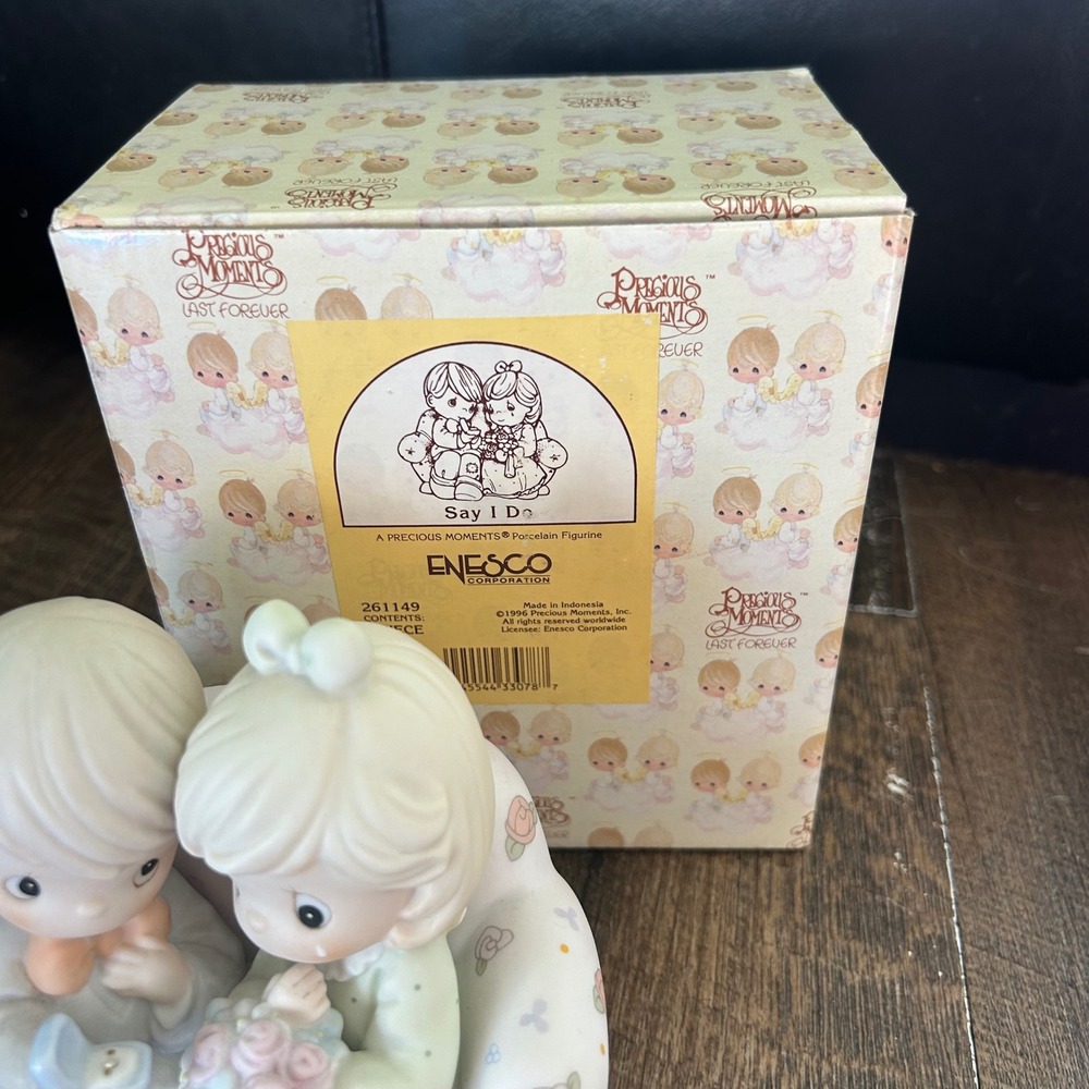 Precious Moments Say I Do Porcelain Figurine 261149 Enesco 1996 Boxed Couple